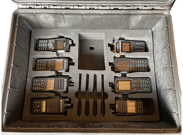 Vanntett transportkoffert med innredning TSI-100, 8 radioer med enkeltlader